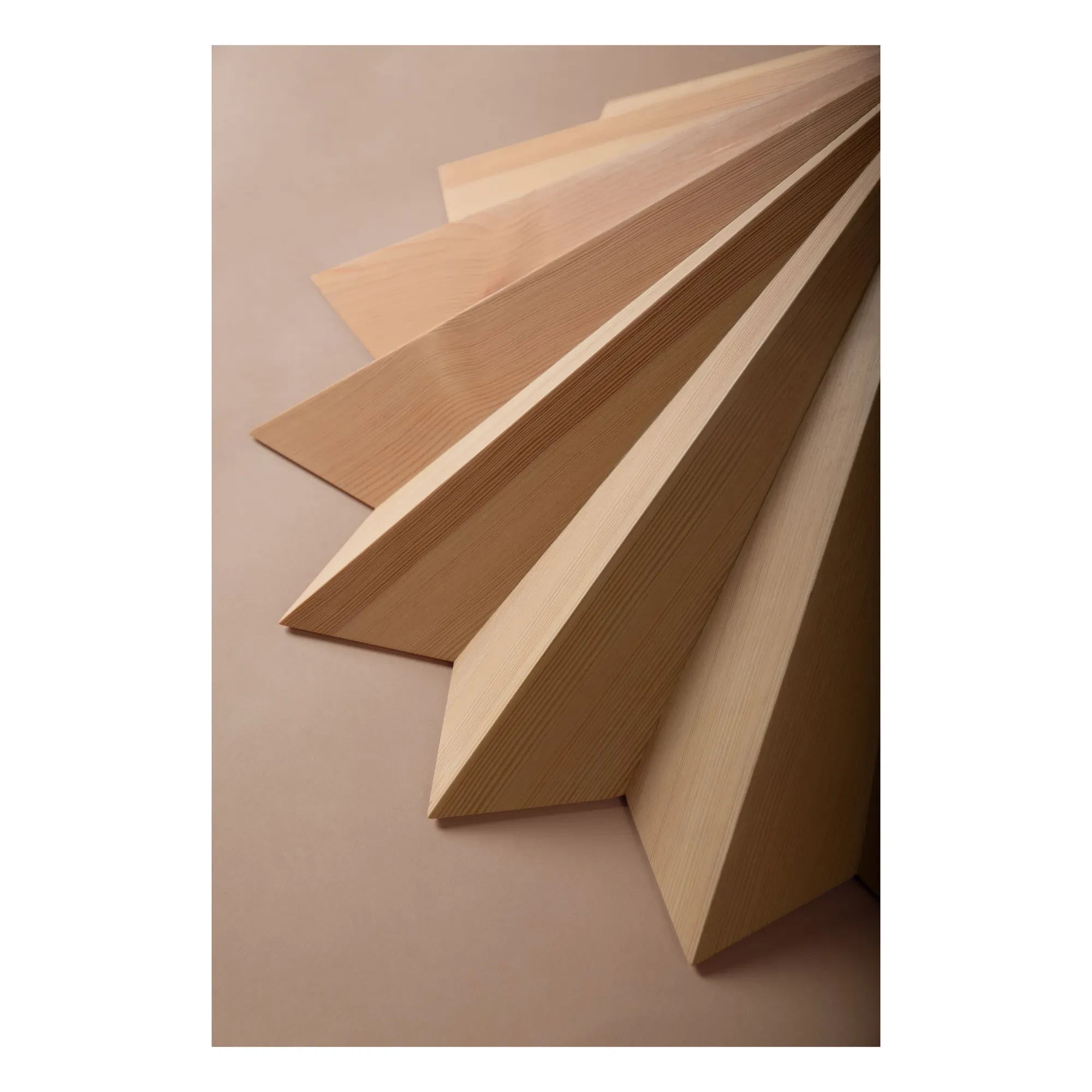 Schneid Studio - Lámpara de techo colgante Stratus de madera | Pino
