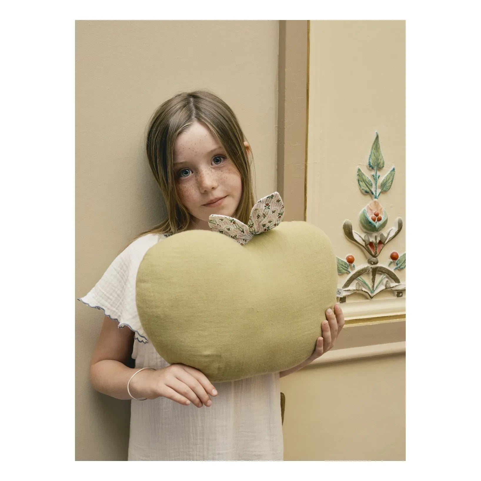 Editions Aimable - cojín Pomme Ferdinand | verde pistacho