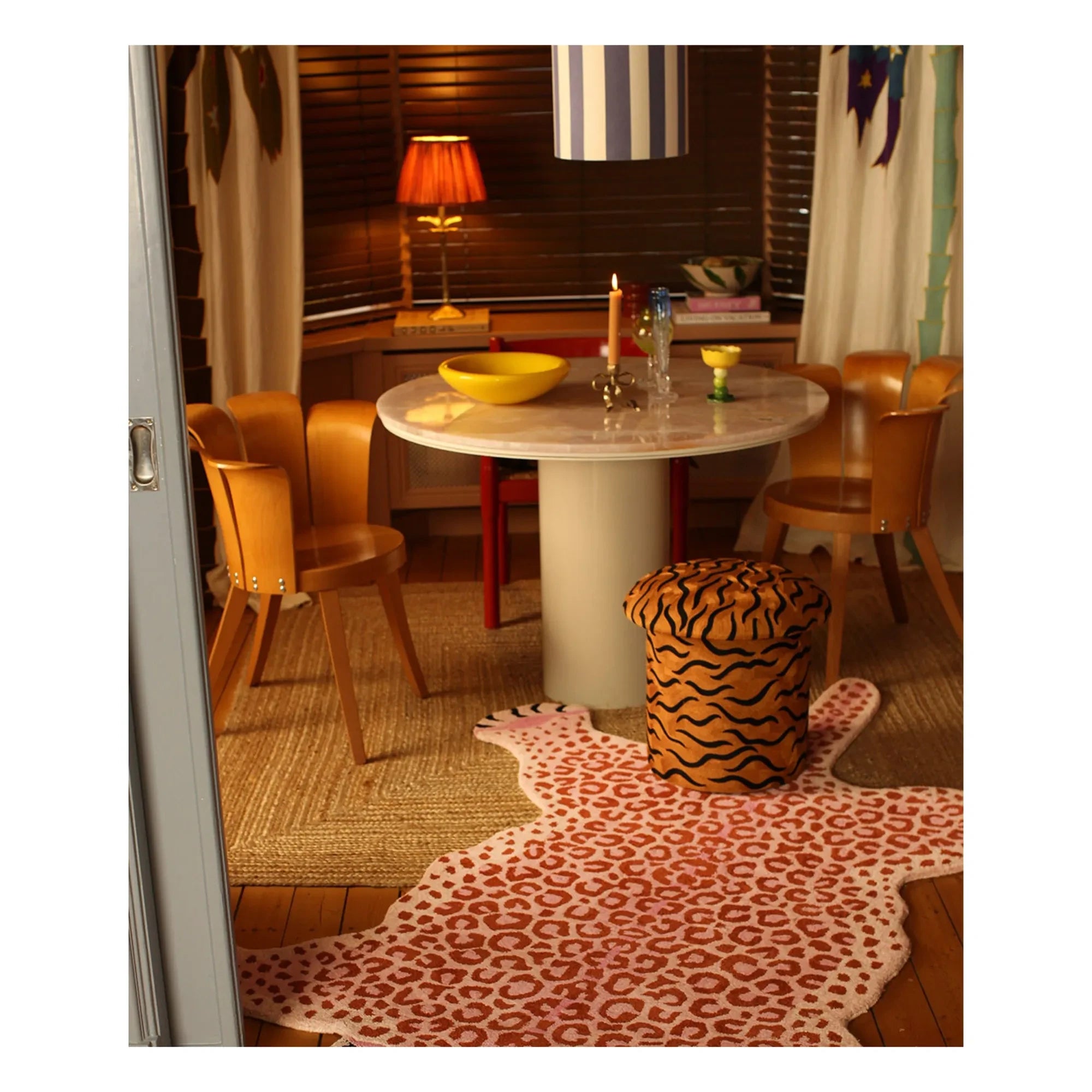 Doing Goods - Maya Löwe Bestickter Pouf | Camel