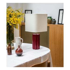 The Socialite Family - Gioia Tischlampe aus lackiertem Holz und geraffter Baumwolle - EU-Version (220 V) | Bordeaux
