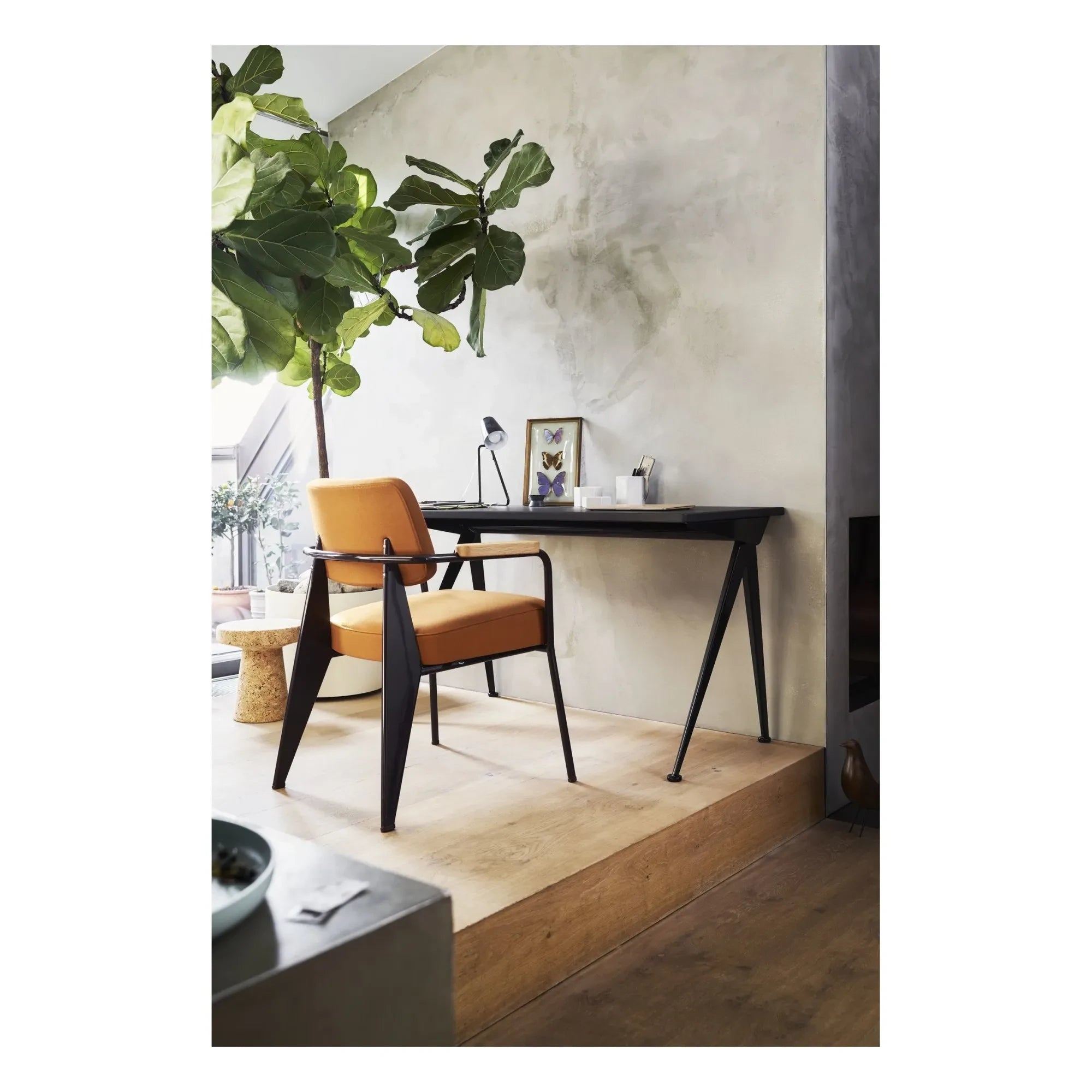 Vitra - Compas Direction Desk - Japon kırmızı taban - Jean Prouvé, 1953 | Ceviz