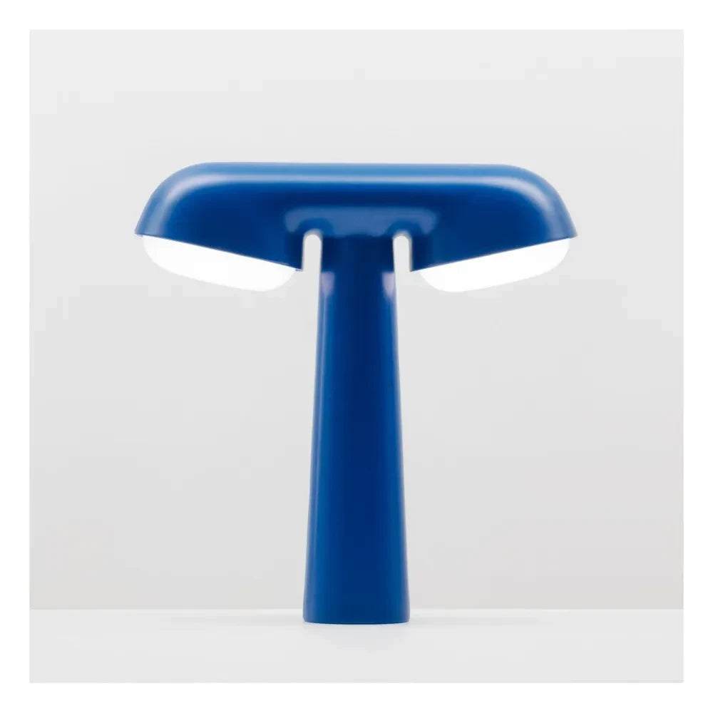 Moustache - TGV Lamba, Moustache x SNCF, Ionna Vautrin | Elektrik mavisi