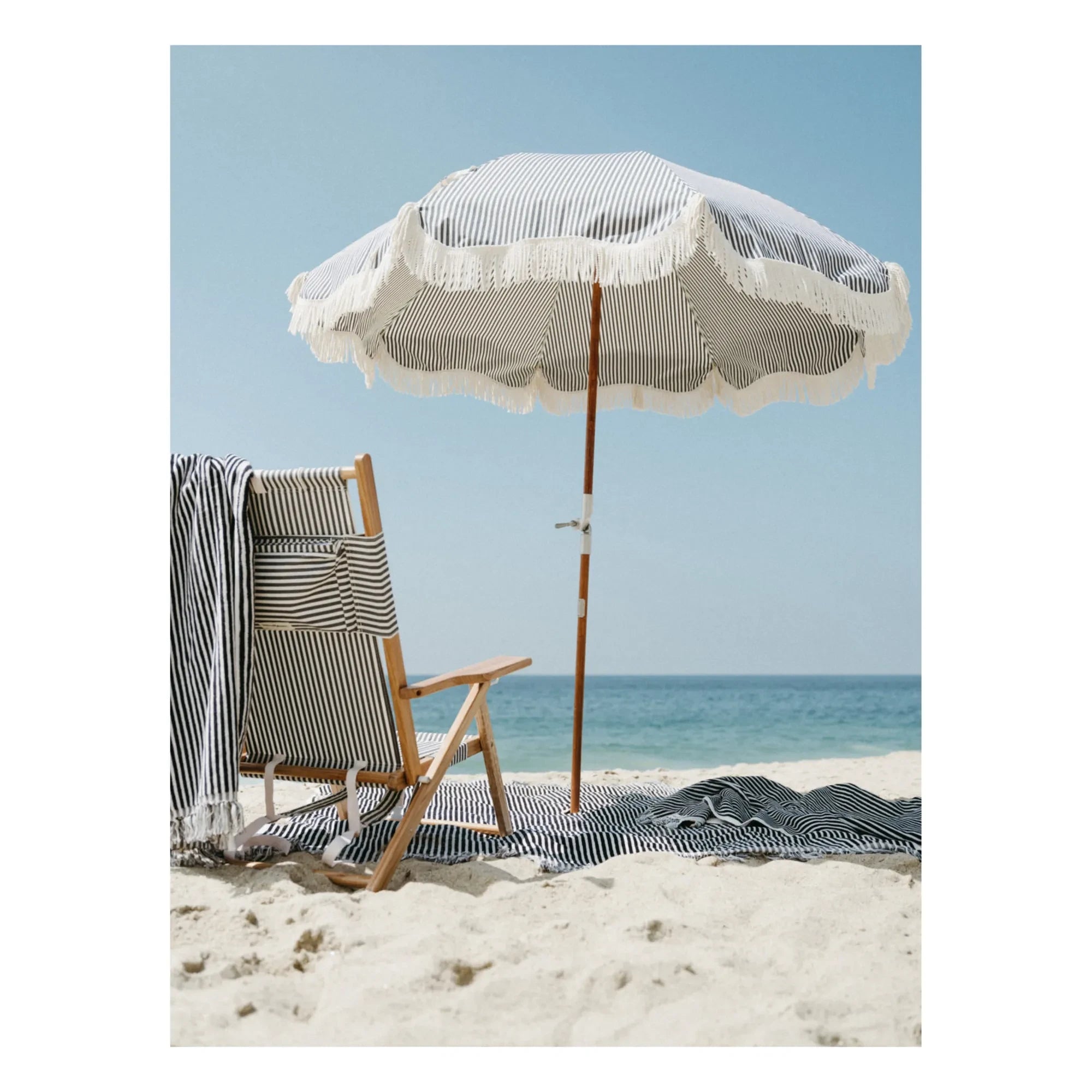 Business & Pleasure Co. - Premium Strandsonnenschirm mit Quasten | Navyblau