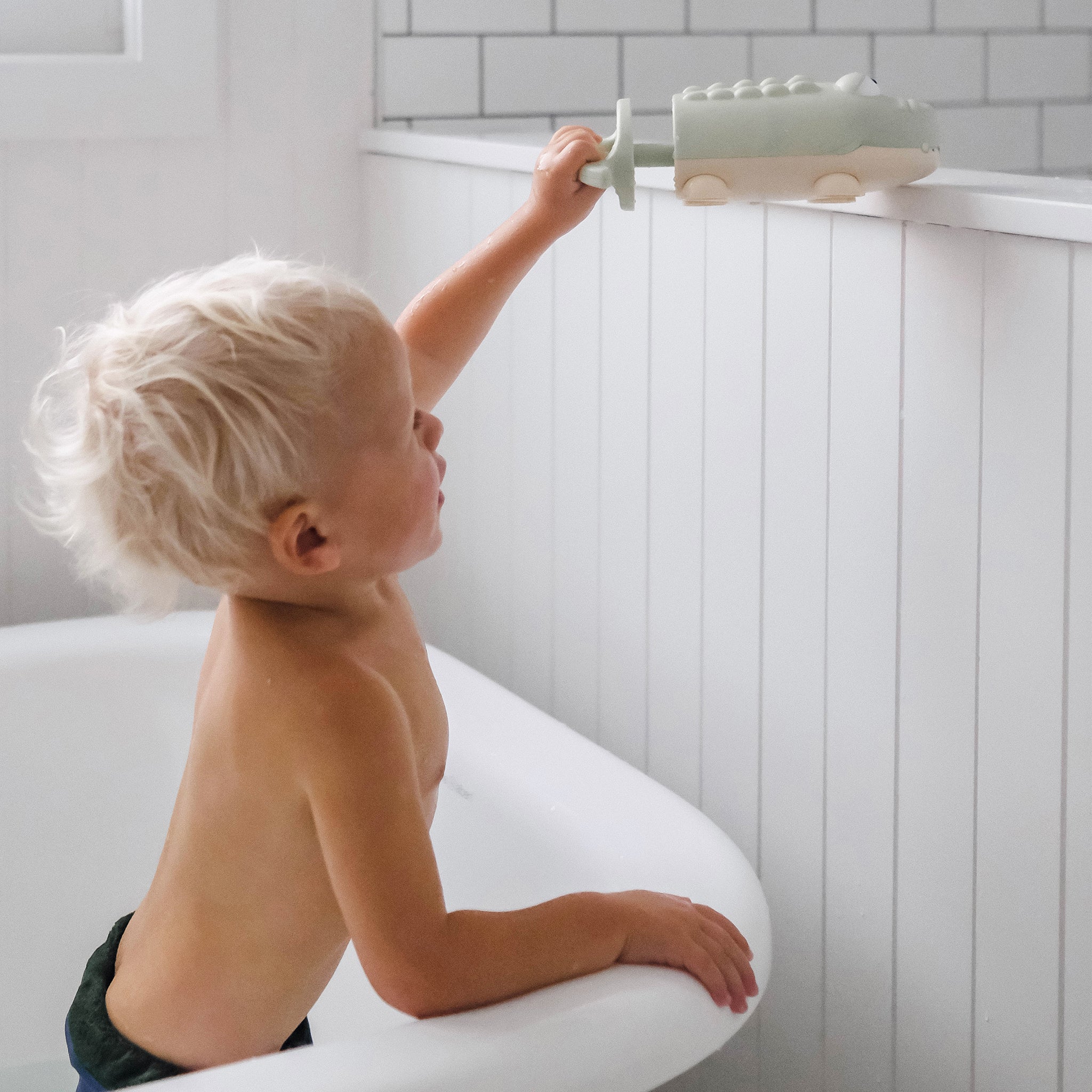 Sunnylife - Crocodile Kids' Water Squirter Toy